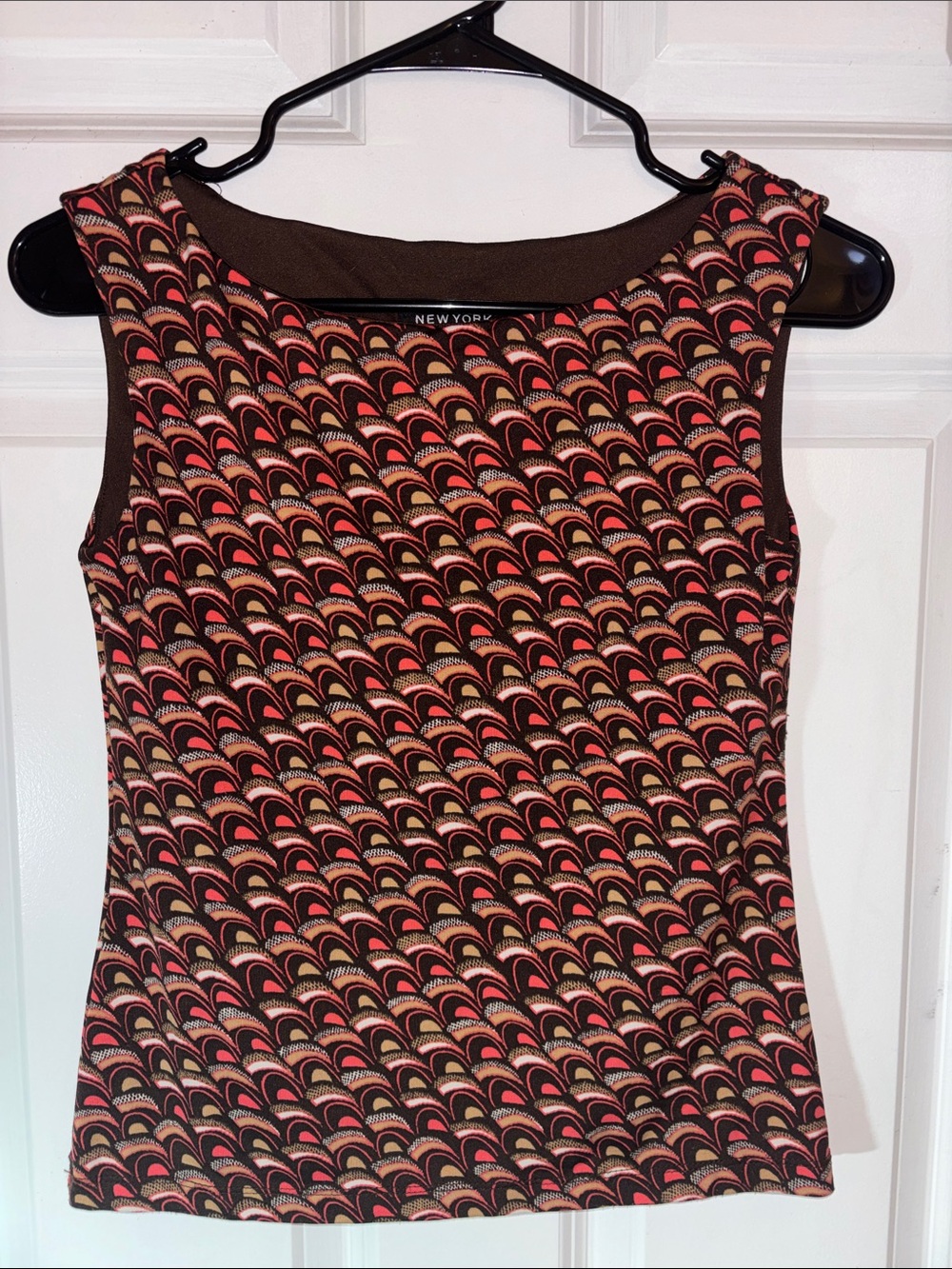 New York & Company Brown Tank Top with Coral & Tan Scallop Print
